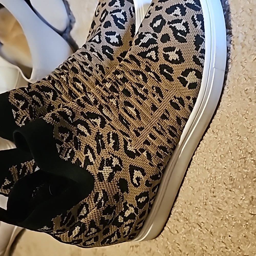 Womens Shoes - Picture 2 of 3